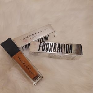 In shade 440C luminous foundation by Anastasia Beverley hills